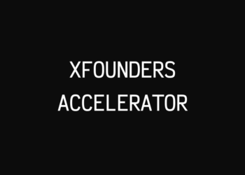 Fondateurs de startup en bootcamp intensif, collaborant sur stratégie, levée de fonds et croissance technologique dans une ambiance ambitieuse et internationale.